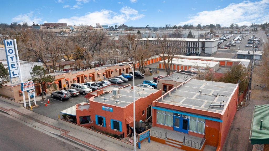 colorado springs motel for couple stay